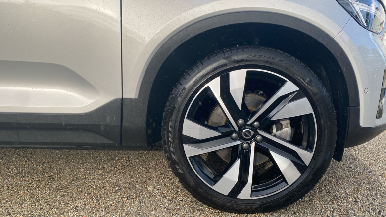 Volvo XC40 2.0 B3P Ultra Dark 5dr Auto Petrol Estate